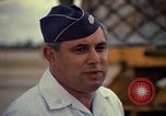 Standbild USAF Oberstleutnant Joseph M Valenti Thailand, 1972, aus Sekunde 62 historischem Filmmaterial Videoclip 65675034385