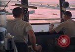 Standbild Air Force Offiziere direkte B-52 Ground Operations U-Tapao Royal Thai Air Force Base Thailand, 1969, aus Sekunde 6 historischem Filmmaterial Videoclip 65675034396