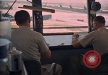 Standbild Air Force Offiziere direkte B-52 Ground Operations U-Tapao Royal Thai Air Force Base Thailand, 1969, aus Sekunde 7 historischem Filmmaterial Videoclip 65675034396