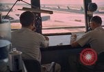 Standbild Air Force Offiziere direkte B-52 Ground Operations U-Tapao Royal Thai Air Force Base Thailand, 1969, aus Sekunde 10 historischem Filmmaterial Videoclip 65675034396