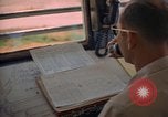 Standbild Air Force Offiziere direkte B-52 Ground Operations U-Tapao Royal Thai Air Force Base Thailand, 1969, aus Sekunde 20 historischem Filmmaterial Videoclip 65675034396