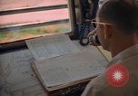 Standbild Air Force Offiziere direkte B-52 Ground Operations U-Tapao Royal Thai Air Force Base Thailand, 1969, aus Sekunde 22 historischem Filmmaterial Videoclip 65675034396