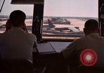 Standbild Air Force Offiziere direkte B-52 Ground Operations U-Tapao Royal Thai Air Force Base Thailand, 1969, aus Sekunde 48 historischem Filmmaterial Videoclip 65675034396