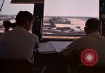 Standbild Air Force Offiziere direkte B-52 Ground Operations U-Tapao Royal Thai Air Force Base Thailand, 1969, aus Sekunde 49 historischem Filmmaterial Videoclip 65675034396