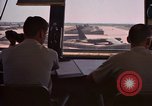 Standbild Air Force Offiziere direkte B-52 Ground Operations U-Tapao Royal Thai Air Force Base Thailand, 1969, aus Sekunde 51 historischem Filmmaterial Videoclip 65675034396