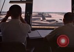 Standbild Air Force Offiziere direkte B-52 Ground Operations U-Tapao Royal Thai Air Force Base Thailand, 1969, aus Sekunde 53 historischem Filmmaterial Videoclip 65675034396