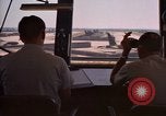 Standbild Air Force Offiziere direkte B-52 Ground Operations U-Tapao Royal Thai Air Force Base Thailand, 1969, aus Sekunde 57 historischem Filmmaterial Videoclip 65675034396