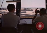Standbild Air Force Offiziere direkte B-52 Ground Operations U-Tapao Royal Thai Air Force Base Thailand, 1969, aus Sekunde 62 historischem Filmmaterial Videoclip 65675034396