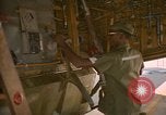 Standbild tanken Schlauch an Centrepoint tanken Ventil U-Tapao Royal Thai Air Force Base Thailand, 1969, aus Sekunde 11 historischem Filmmaterial Videoclip 65675034397