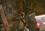 Standbild tanken Schlauch an Centrepoint tanken Ventil U-Tapao Royal Thai Air Force Base Thailand, 1969, aus Sekunde 19 historischem Filmmaterial Videoclip 65675034397