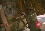 Standbild tanken Schlauch an Centrepoint tanken Ventil U-Tapao Royal Thai Air Force Base Thailand, 1969, aus Sekunde 20 historischem Filmmaterial Videoclip 65675034397