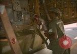 Standbild tanken Schlauch an Centrepoint tanken Ventil U-Tapao Royal Thai Air Force Base Thailand, 1969, aus Sekunde 28 historischem Filmmaterial Videoclip 65675034397