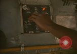 Standbild tanken Schlauch an Centrepoint tanken Ventil U-Tapao Royal Thai Air Force Base Thailand, 1969, aus Sekunde 52 historischem Filmmaterial Videoclip 65675034397