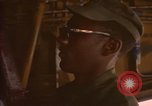 Standbild tanken Schlauch an Centrepoint tanken Ventil U-Tapao Royal Thai Air Force Base Thailand, 1969, aus Sekunde 62 historischem Filmmaterial Videoclip 65675034397