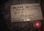 Image Navigator utilise E6-B calculateur Okinawa au Japon, 1969, de la seconde 7 séquences d'archives historiques vidéo 65675034399