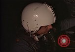 Image Navigator utilise E6-B calculateur Okinawa au Japon, 1969, de la seconde 12 séquences d'archives historiques vidéo 65675034399