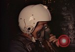 Image Navigator utilise E6-B calculateur Okinawa au Japon, 1969, de la seconde 19 séquences d'archives historiques vidéo 65675034399