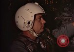 Image Navigator utilise E6-B calculateur Okinawa au Japon, 1969, de la seconde 24 séquences d'archives historiques vidéo 65675034399