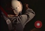 Image Navigator utilise E6-B calculateur Okinawa au Japon, 1969, de la seconde 54 séquences d'archives historiques vidéo 65675034399