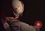 Image Navigator utilise E6-B calculateur Okinawa au Japon, 1969, de la seconde 58 séquences d'archives historiques vidéo 65675034399