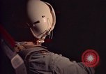Image Navigator utilise E6-B calculateur Okinawa au Japon, 1969, de la seconde 61 séquences d'archives historiques vidéo 65675034399