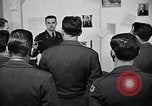Image soldats sont informés United States USA, 1950, de la seconde 16 séquences d'archives historiques vidéo 65675034412
