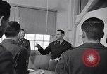 Image soldats sont informés United States USA, 1950, de la seconde 39 séquences d'archives historiques vidéo 65675034412