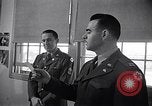 Image soldats sont informés United States USA, 1950, de la seconde 44 séquences d'archives historiques vidéo 65675034412