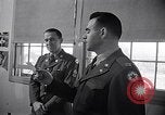 Image soldats sont informés United States USA, 1950, de la seconde 46 séquences d'archives historiques vidéo 65675034412