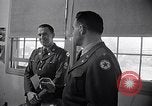 Image soldats sont informés United States USA, 1950, de la seconde 49 séquences d'archives historiques vidéo 65675034412