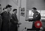 Image soldats sont informés United States USA, 1950, de la seconde 58 séquences d'archives historiques vidéo 65675034412