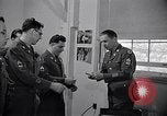 Image soldats sont informés United States USA, 1950, de la seconde 59 séquences d'archives historiques vidéo 65675034412