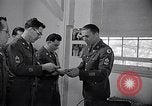 Image soldats sont informés United States USA, 1950, de la seconde 60 séquences d'archives historiques vidéo 65675034412