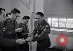 Image soldats sont informés United States USA, 1950, de la seconde 61 séquences d'archives historiques vidéo 65675034412