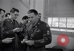 Image soldats sont informés United States USA, 1950, de la seconde 62 séquences d'archives historiques vidéo 65675034412
