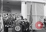 Immagine di Thomas Hudner Medal of Honor Washington DC White House USA, 1951, secondo 7 filmato di repertorio 65675034415