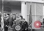 Immagine di Thomas Hudner Medal of Honor Washington DC White House USA, 1951, secondo 8 filmato di repertorio 65675034415