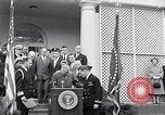Immagine di Thomas Hudner Medal of Honor Washington DC White House USA, 1951, secondo 9 filmato di repertorio 65675034415