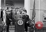 Immagine di Thomas Hudner Medal of Honor Washington DC White House USA, 1951, secondo 12 filmato di repertorio 65675034415