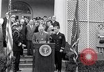 Immagine di Thomas Hudner Medal of Honor Washington DC White House USA, 1951, secondo 13 filmato di repertorio 65675034415