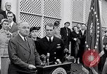 Immagine di Thomas Hudner Medal of Honor Washington DC White House USA, 1951, secondo 16 filmato di repertorio 65675034415
