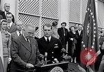 Immagine di Thomas Hudner Medal of Honor Washington DC White House USA, 1951, secondo 17 filmato di repertorio 65675034415