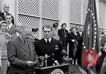 Immagine di Thomas Hudner Medal of Honor Washington DC White House USA, 1951, secondo 19 filmato di repertorio 65675034415