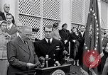 Immagine di Thomas Hudner Medal of Honor Washington DC White House USA, 1951, secondo 21 filmato di repertorio 65675034415
