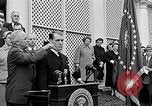 Immagine di Thomas Hudner Medal of Honor Washington DC White House USA, 1951, secondo 23 filmato di repertorio 65675034415