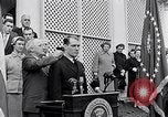 Immagine di Thomas Hudner Medal of Honor Washington DC White House USA, 1951, secondo 25 filmato di repertorio 65675034415