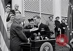 Immagine di Thomas Hudner Medal of Honor Washington DC White House USA, 1951, secondo 31 filmato di repertorio 65675034415