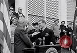 Immagine di Thomas Hudner Medal of Honor Washington DC White House USA, 1951, secondo 34 filmato di repertorio 65675034415
