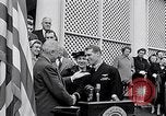 Immagine di Thomas Hudner Medal of Honor Washington DC White House USA, 1951, secondo 36 filmato di repertorio 65675034415