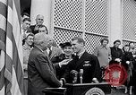 Immagine di Thomas Hudner Medal of Honor Washington DC White House USA, 1951, secondo 37 filmato di repertorio 65675034415